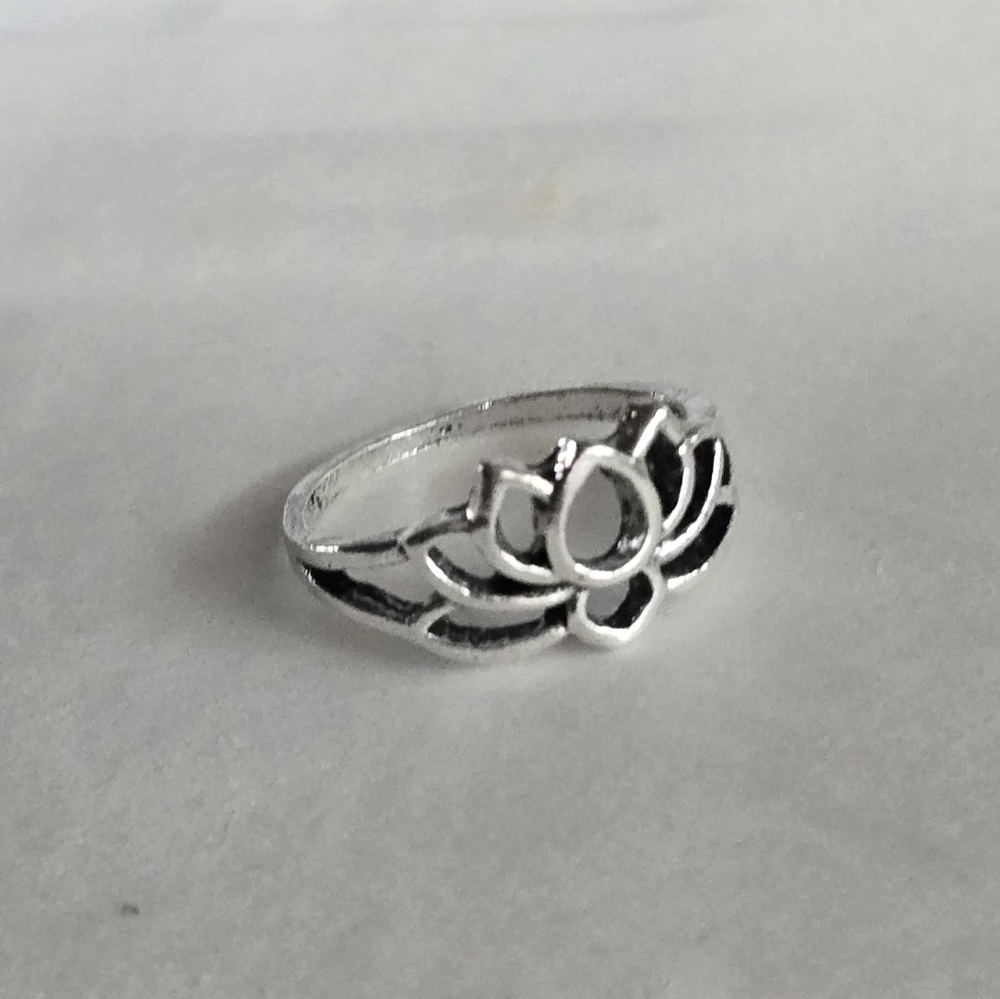 LOTUS FLOWER SILVER NEW SIZE 6 FASHIONISTA RING